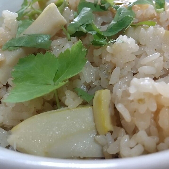 風味豊かな 鶏肉とたけのこの炊き込みご飯 レシピ 作り方 By にっこり Sun 楽天レシピ 風味豊かな 鶏肉とたけのこの炊き込みご飯 レシピ 作り方 By にっこり Sun 楽天レシピ